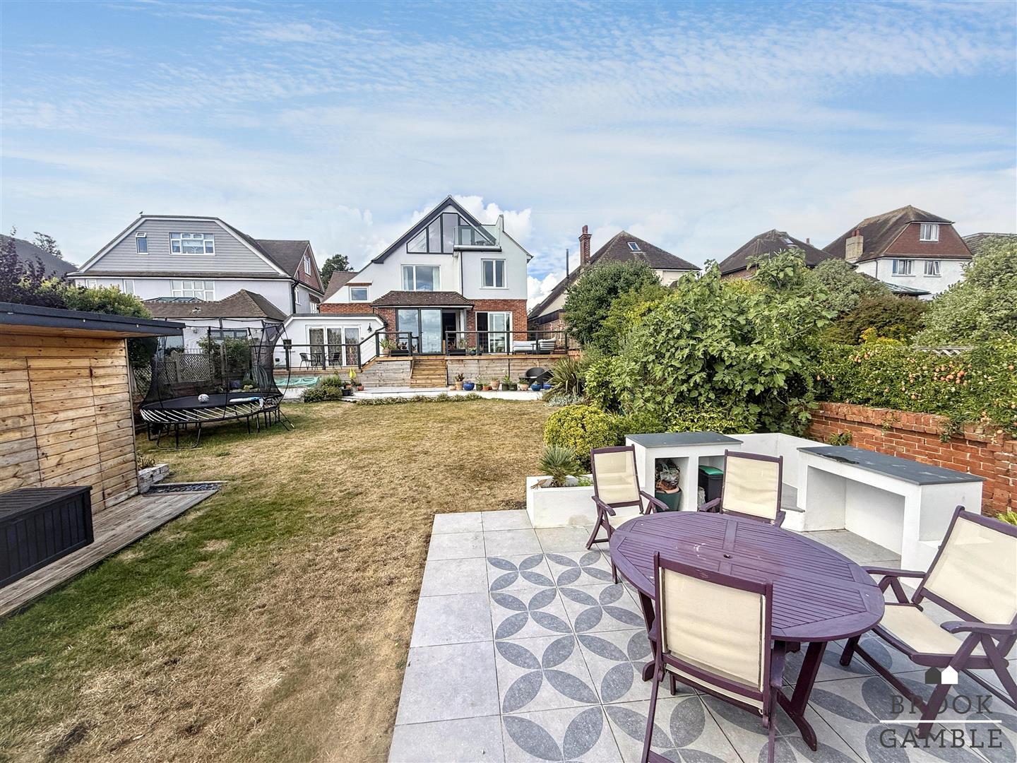 6 Bedroom House - Detached. Willingdon Road in Eastbourne,  25